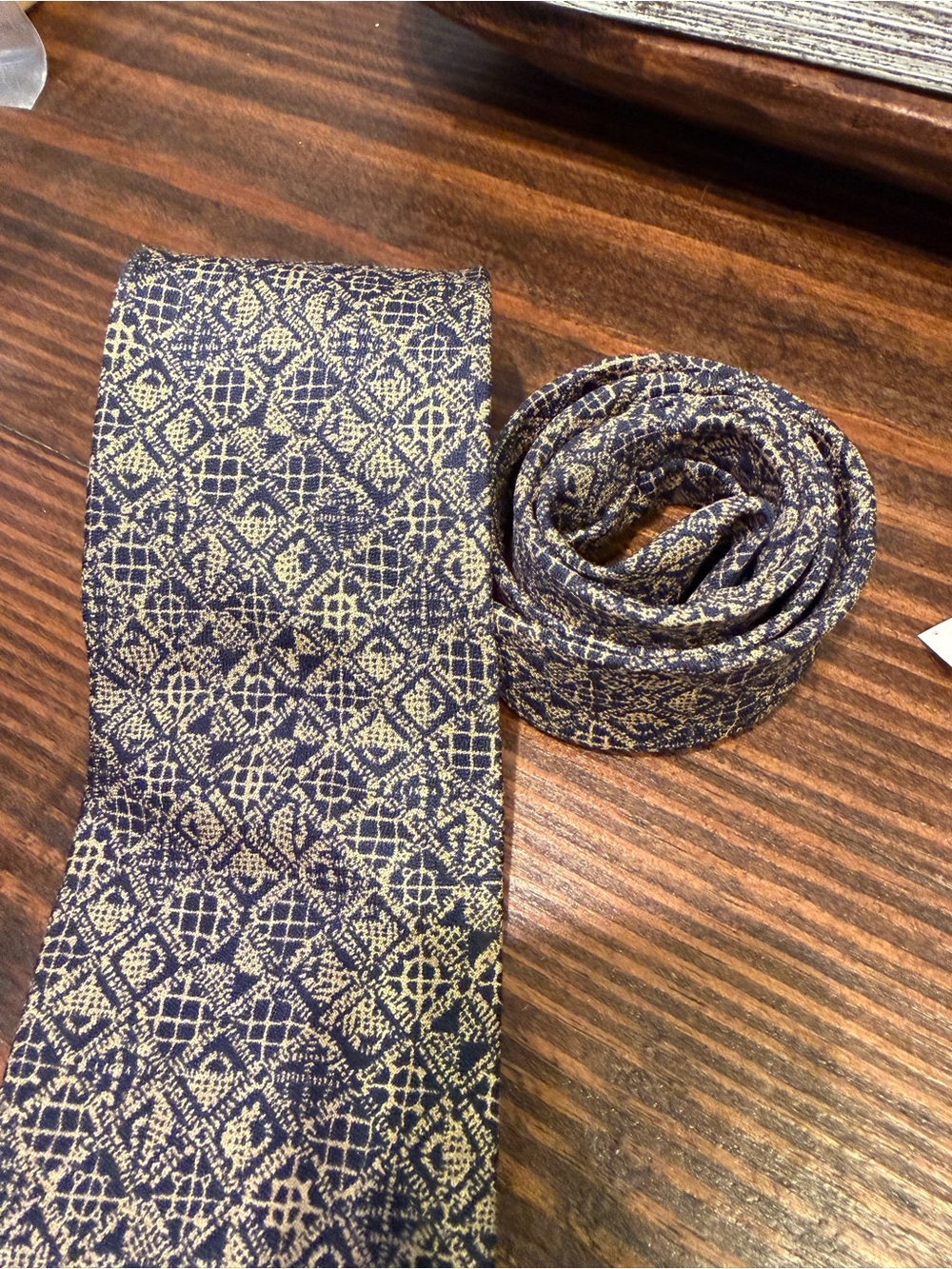 Brooks Brothers Makers Silk Tie Navy cream/ Gold Geometric USA Classic Preppy - Picture 3 of 5